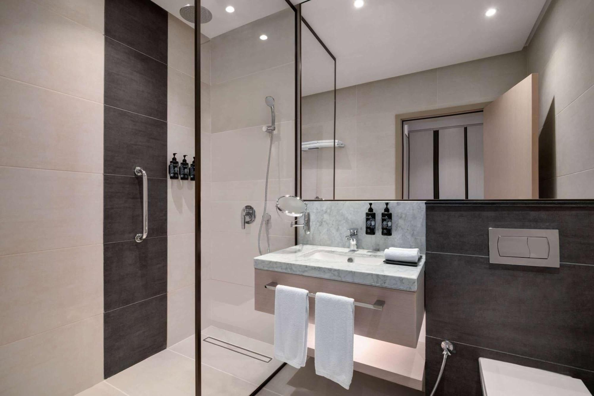 Ramada By Wyndham Riyadh King Fahd Road Extérieur photo Bathroom