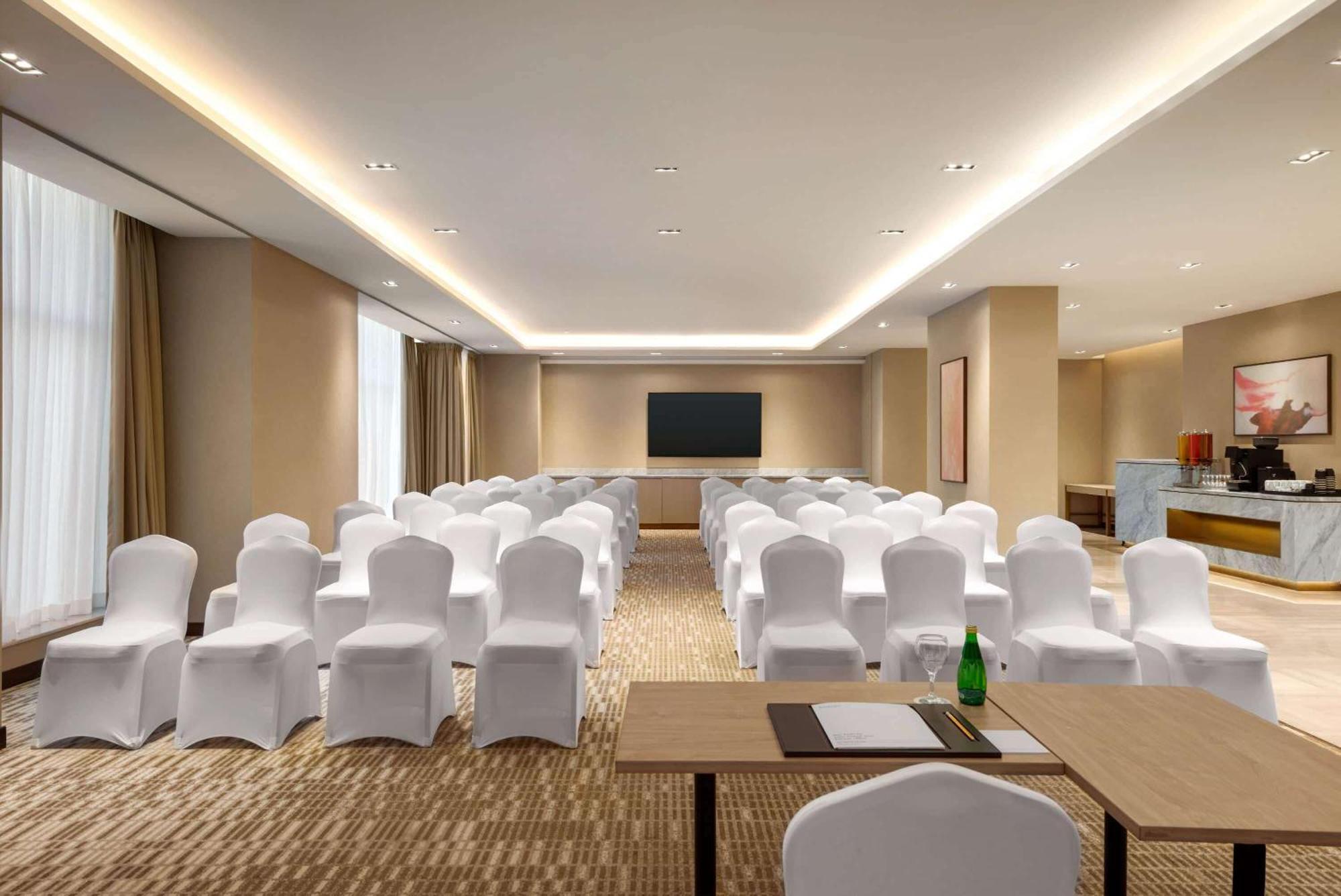 Ramada By Wyndham Riyadh King Fahd Road Extérieur photo Meeting room